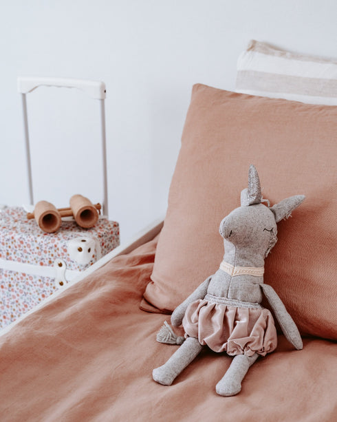 AND THE LITTLE DOG LAUGHED - Alice Unicorn